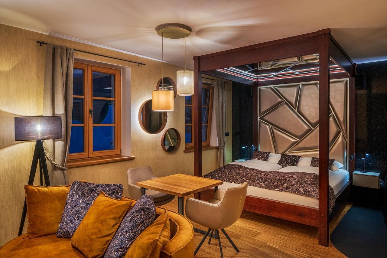 Hotel Bílý jednorožec Třeboň Exterior foto