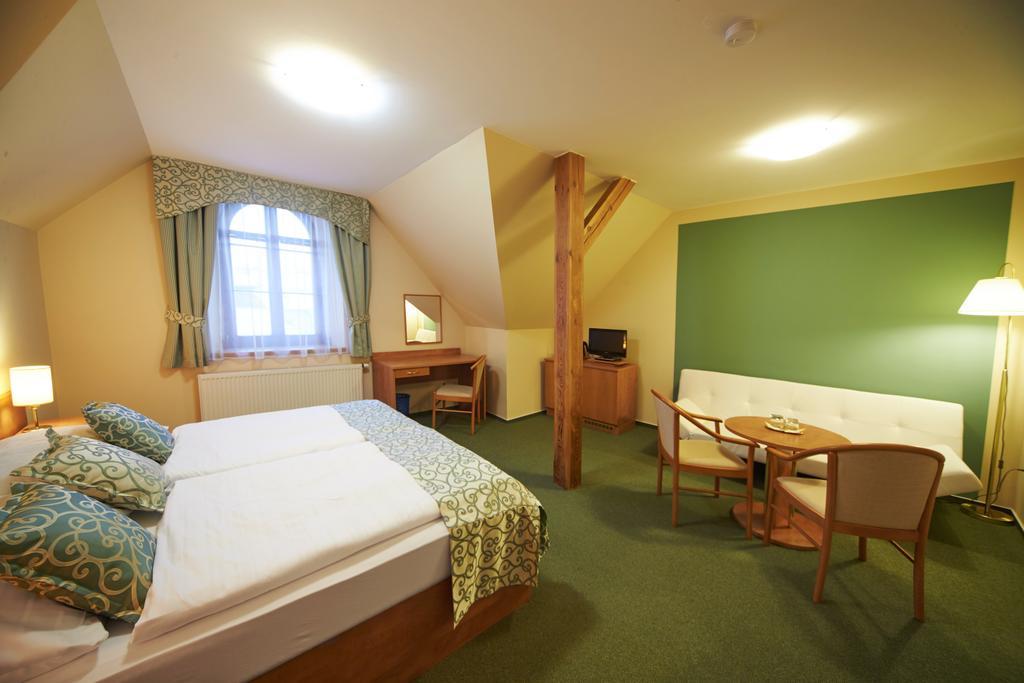 Hotel Bílý jednorožec Třeboň Exterior foto